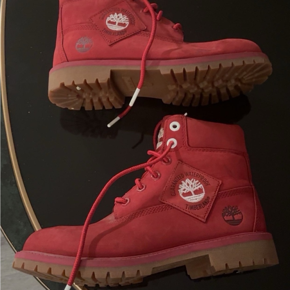 Timberland Red Patterned Interior - image 2